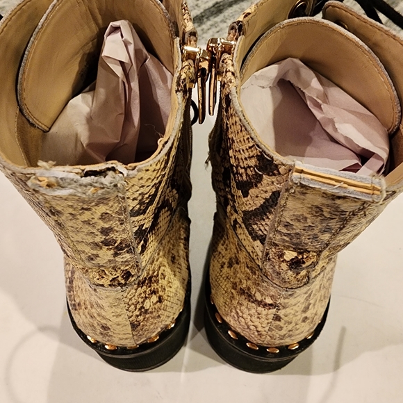 VINCE CAMUTO "Mecale" Leather Python Print COMBAT BOOTS SIZE 8.5M - Picture 16 of 16
